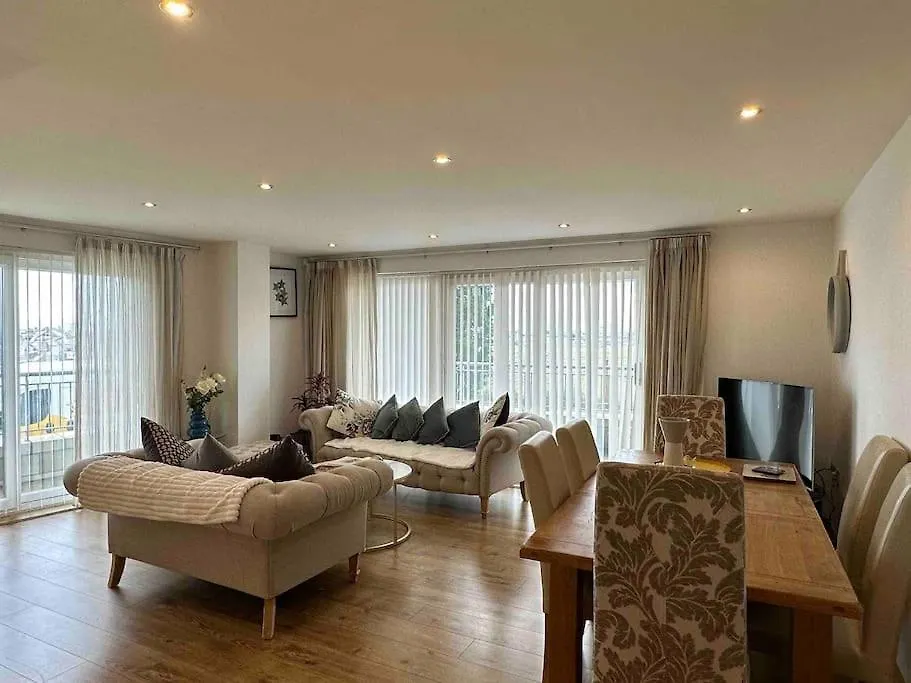 Modern Specious Three Bedroom Apartment In Edinburgh 0*,  Egyesült Királyság
