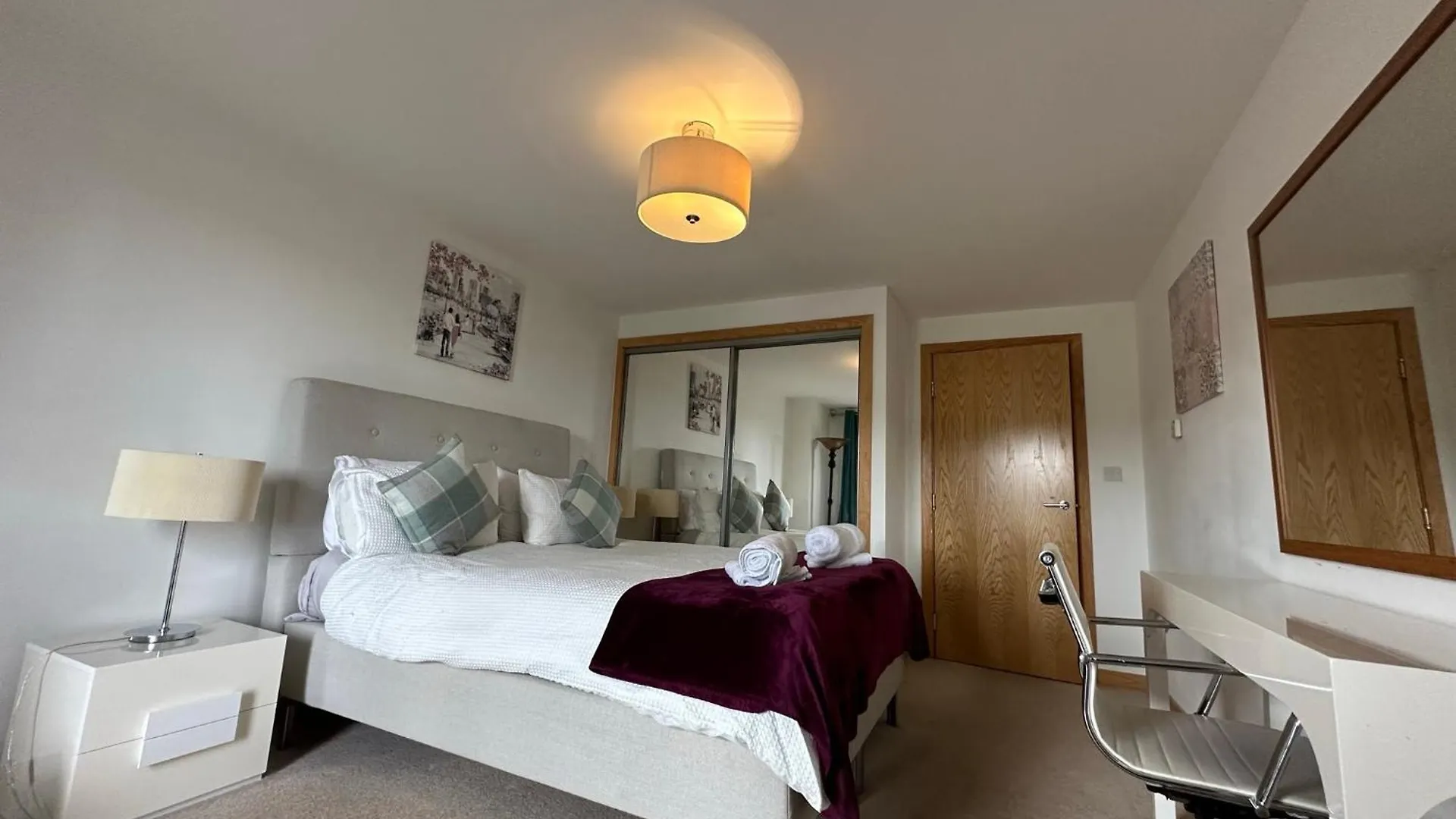 Modern Specious Three Bedroom Apartment In Edinburgh 0*,  United Kingdom