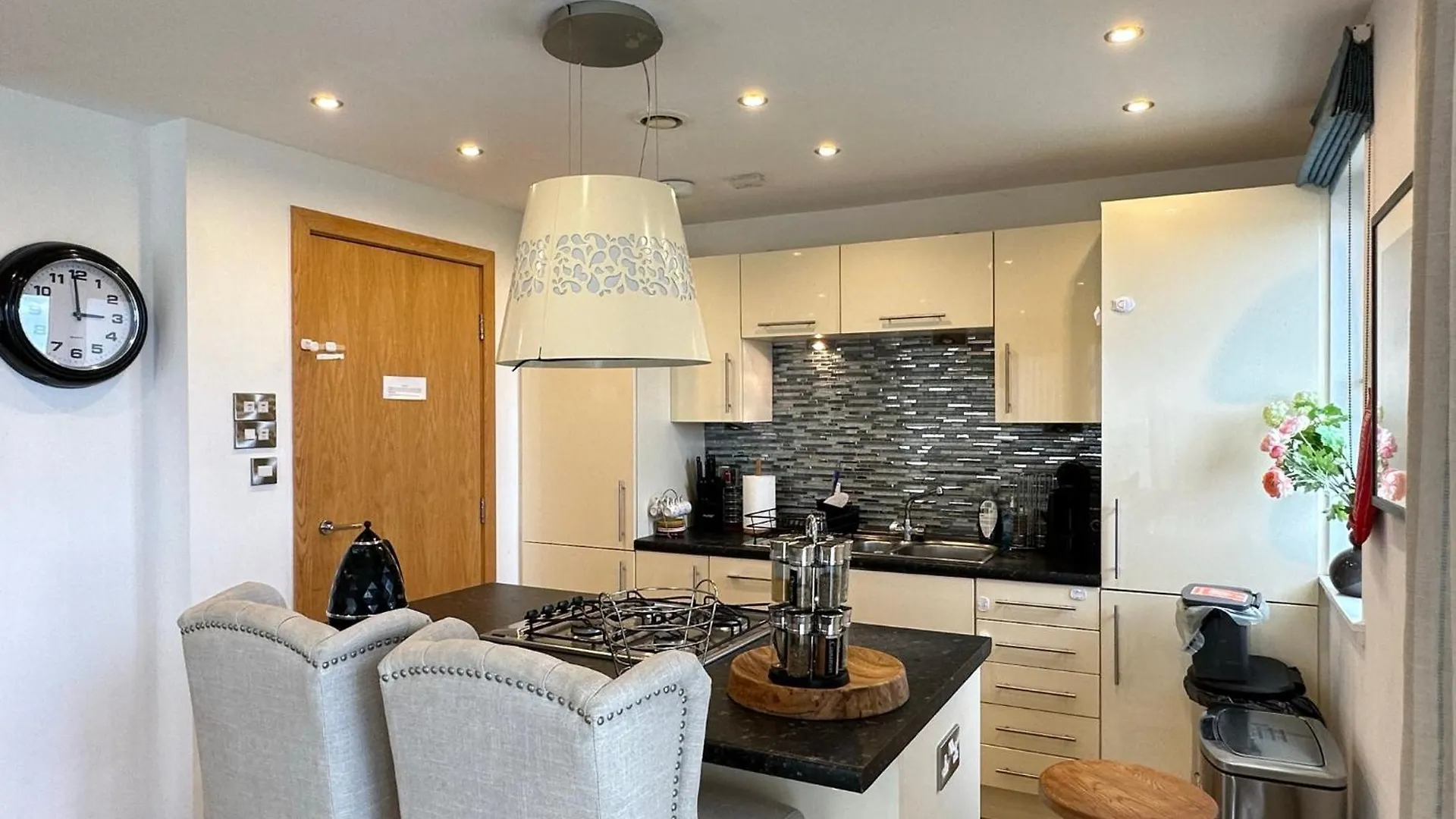 Modern Specious Three Bedroom Apartment In Edinburgh United Kingdom