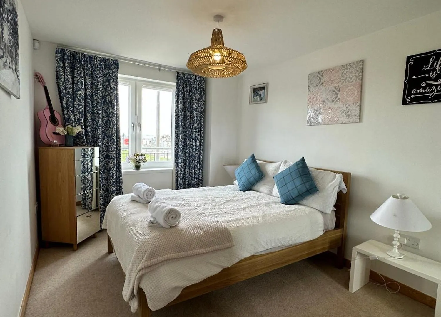 Modern Specious Three Bedroom Apartment In Edinburgh United Kingdom